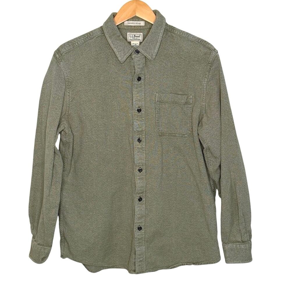 L.L. Bean men’s muted green long sleeve button down shirt large -slightly fitted